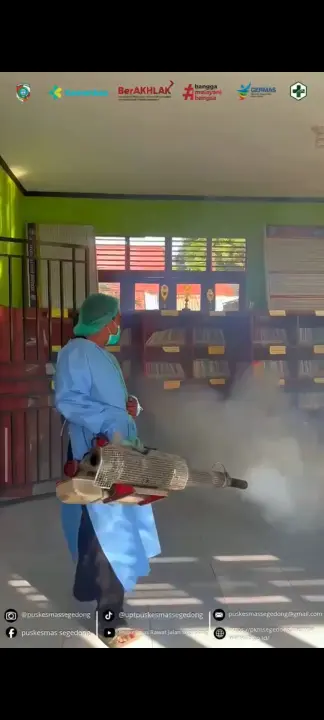Kegiatan Fogging untuk pemberantasan nyamuk DBD desa Peniti Dalam ll kecamatan segedong